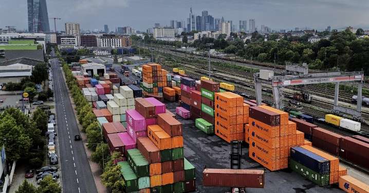 Trump to place import taxes on drugs, home furnishings and heavy trucks