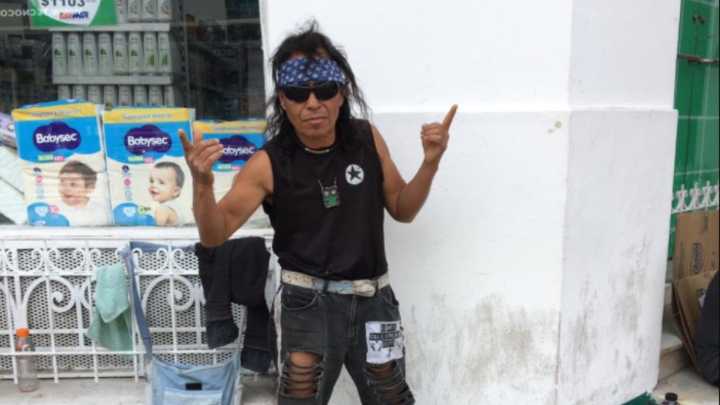 Le robaron los ahorros de Camilo, el bailarín de la peatonal de San Salvador de Jujuy