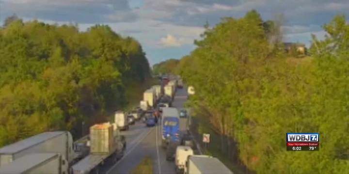 Big rig crash backs up traffic on 81 in Rockbridge County