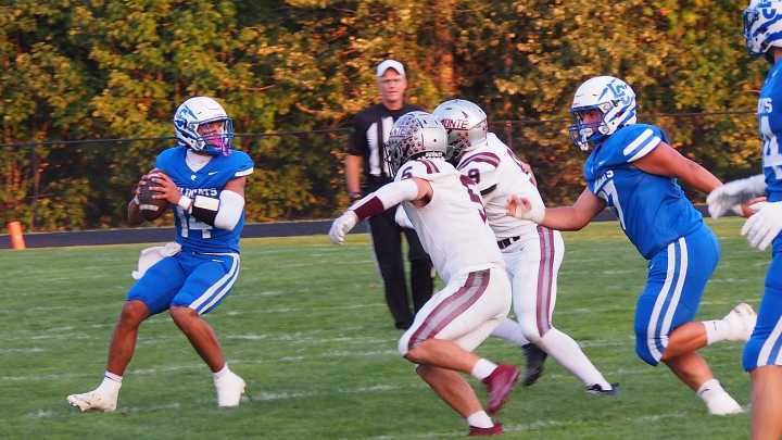 La Center falls short as Montesano rallies for 20
