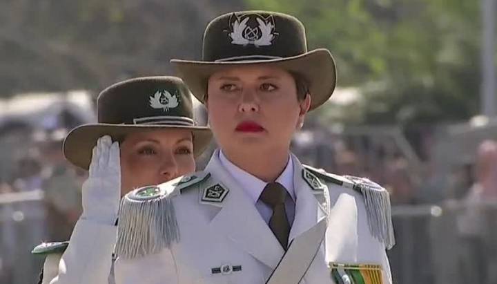 Funcionarias de Carabineros participan en la Parada Militar 2025: así fue su desfile