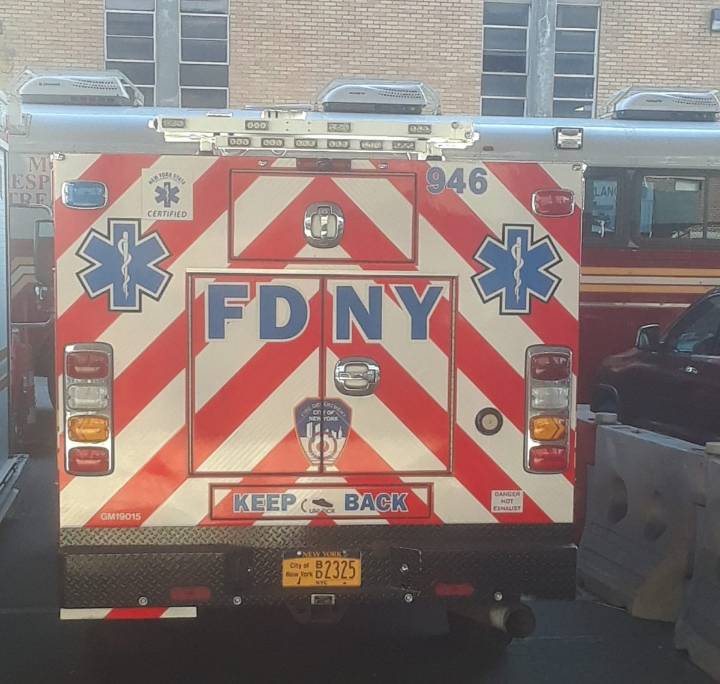 Mujer en llamas cayó al vacío 6 pisos en Nueva York: dramático final