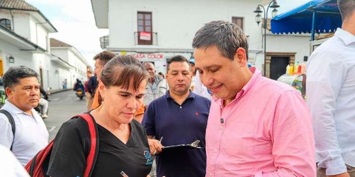 “Colombia no necesita elegir entre izquierda o derecha”:Lizcano