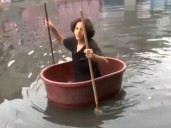 Joven de Neza se convierte joven en repartidor de comida… ¡con una tina!