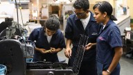 Precarización laboral en México: largas jornadas con baja eficiencia