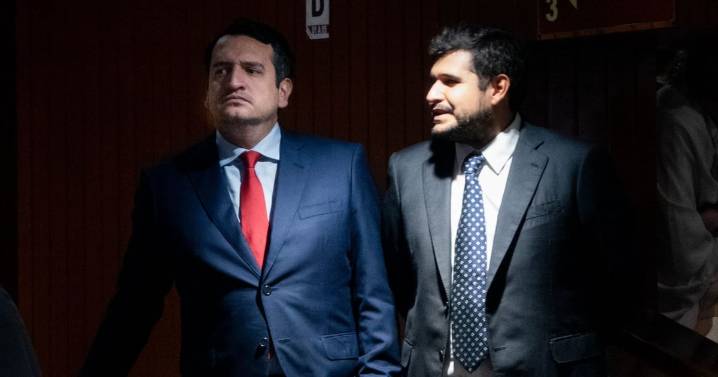 Amparo de Andy y Bobby López Beltrán: Sin firma y con domicilio para notificaciones en Tienda Finca Rocío Chocolate