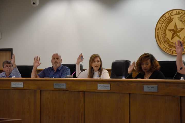 Leander Mayor Christine DeLisle announces unexpected end ...