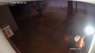 Video: un malviviente fue grabado mientras robaba focos de las viviendas del Bº Autonomía