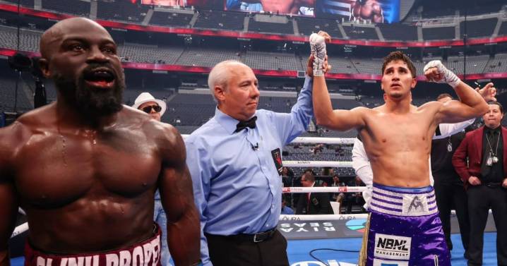 Marco Verde gana por nocaut a Sona Akale y extiende su invicto como profesional