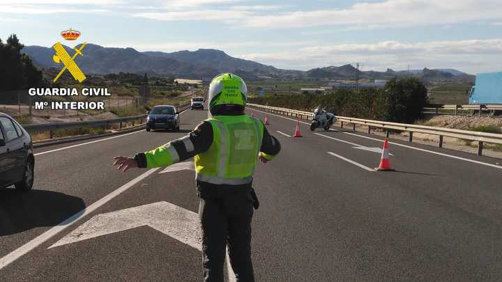 Circula más de dos kilómetros en sentido contrario de la A7, a la altura de Totana, y bajo los efectos del alcohol