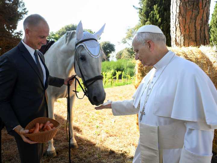 El Papa viajó a Castel Gandolfo, la residencia veraniega, e inauguró el “Borgo Laudato si”, un lugar paradisíaco pensado por el papa Francisco