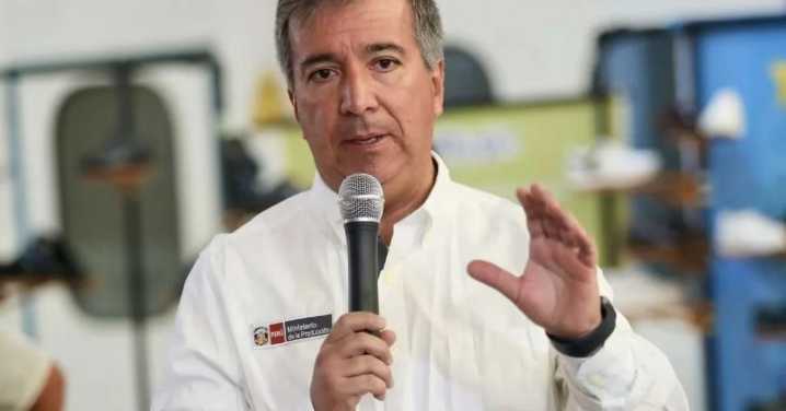 Ministro de Economía respalda octavo retiro de AFP y descarta discrepancia con la Presidencia