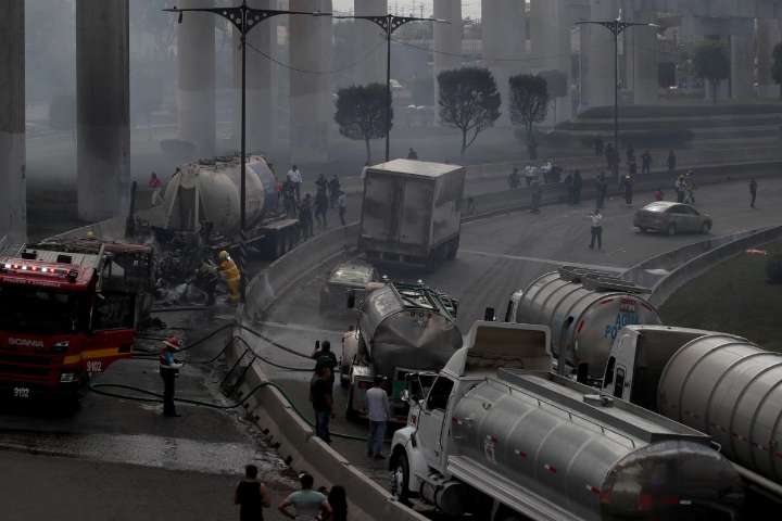 Sube a 21 la cifra de muertos por explosión de pipa en puente de La Concordia