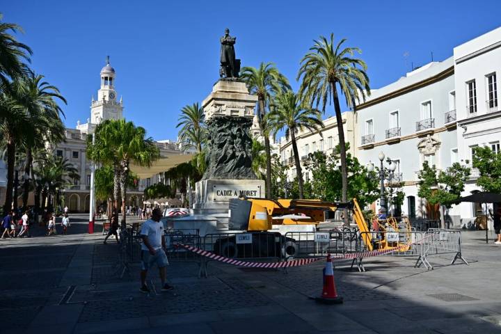 Moret se pone guapo: comienzan los trabajos de conservación y limpieza del monumento