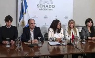 Senadores de la oposición apoyaron a los periodistas cenurados por el Gobierno