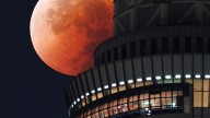 El eclipse lunar en fotos: Vea las imágenes más impactantes de la Luna de Sangre