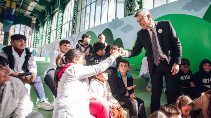 Passerini abrió la Casa de las Infancias y advirtió: "Necesitamos menos motosierra y más ternura"