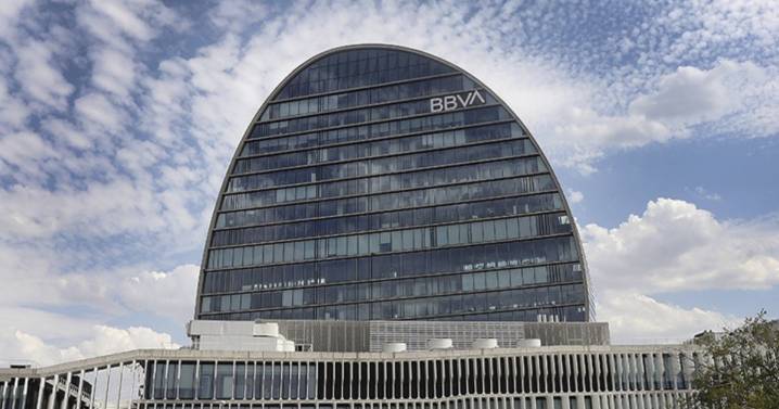 BBVA contempla rebajar del 50 al 30 % el porcentaje a adquirir de Sabadell