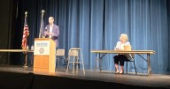 Sen. Wyden calls for new Israeli Prime Minister in Eugene town hall