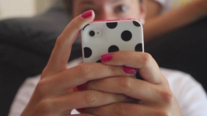 Experts urge parents to confront kids' exposure to violent videos online