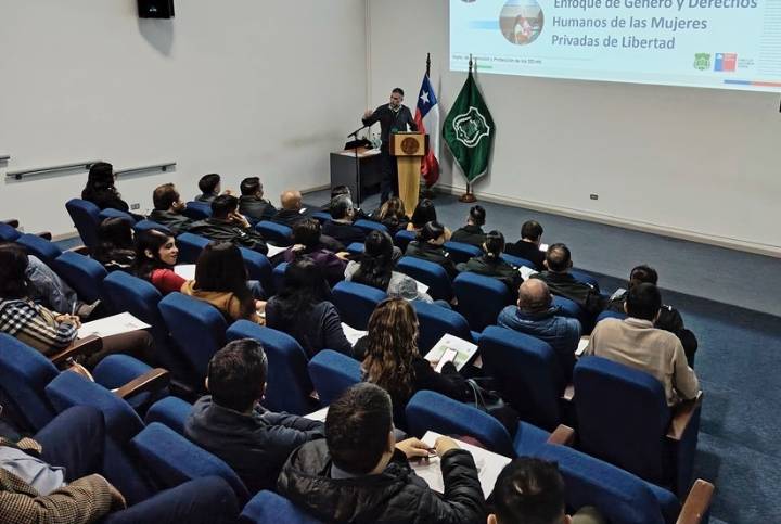 Capacitación de Gendarmería aborda los derechos humanos de las mujeres privadas de libertad