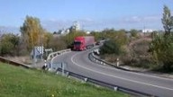 Un choque en el cruce de Villadangos se salda con daños en dos coches
