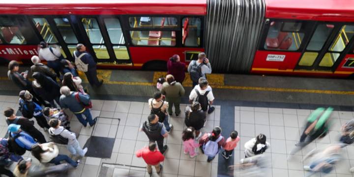 Fuerte congestión en Bogotá tras accidente frente a la estación Marsella