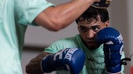 Oscar Collazo muestra cómo está entrenando rumbo a su pelea con Jayson Vayson