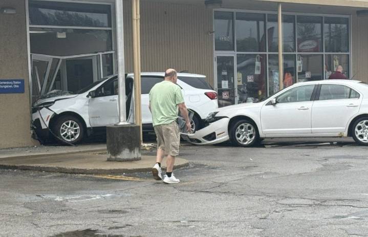 VIDEO: Car drives into Cornersburg post office