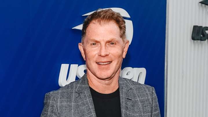 Bobby Flay's Cooking Oil Trick To Fix Overly Greasy Dishes
