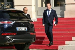 Fitch downgrades France’s credit rating in new debt battle blow