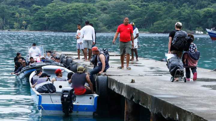 Sorteando el Darién, el éxodo a la inversa se lanza al mar