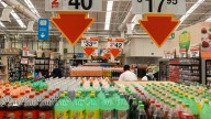 Presidencia va por alza al IEPS en bebidas azucaradas