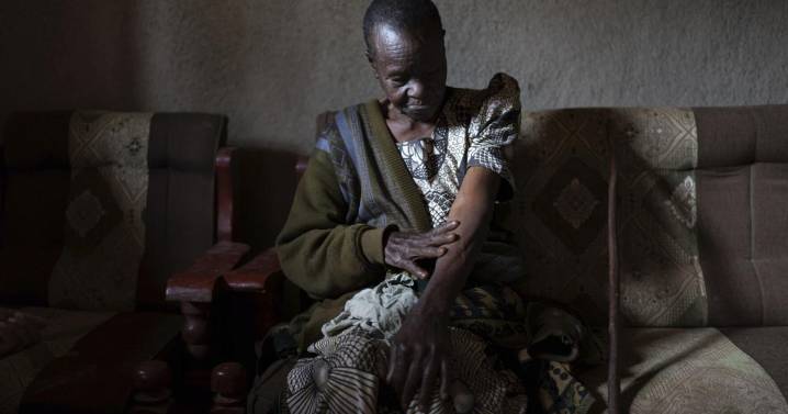 África enfrenta un aumento de casos de demencia. Las familias no saben qué hacer