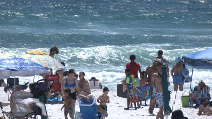 Labor Day visitors flock to Pensacola Beach despite rough surf