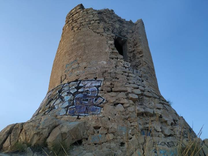 El Campello vota iniciar el expediente para la expropiación de la Torre de Reixes