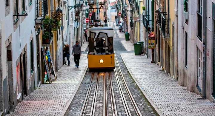 Tragedia en Lisboa: 15 muertos y 18 heridos en el descarrilamiento del funicular de la Gloria