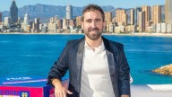 Quién es Aitor Albizua: su edad, su pareja, cuánto mide y todo sobre el presentador de 'Cifras y Letras'