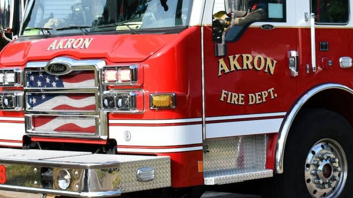 Pregnant woman unhurt after being rescued from Akron house fire
