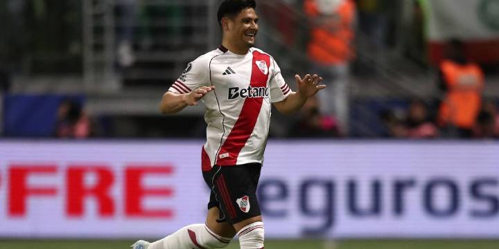 Generó la falta y se impuso de cabeza: el gol de Maxi Salas para el 1-0 de River sobre Palmerias por la Copa Libertadores