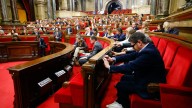 El Parlament guarda un minuto de silencio por el "genocidio" en Gaza sin Vox y AC