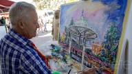 Artistas de toda España llenan de color la Feria de Albacete: «De pequeña soñaba con pintar aquí»