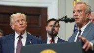 Trump urges pregnant women to limit taking Tylenol