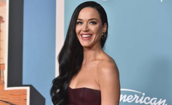VIDEO. ¿Por qué Katy Perry levantó un cuadro de Eva Perón? La imagen que se hizo viral