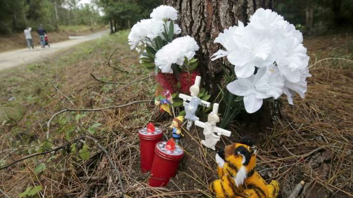 Flores para Asunta Basterra en el duodécimo aniversario de su asesinato en La Coruña