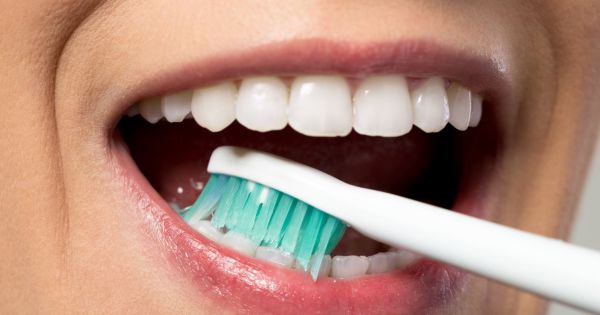 Todos los hacen mal: cómo cuidar los dientes, las encías y decirle adiós a las caries para siempre