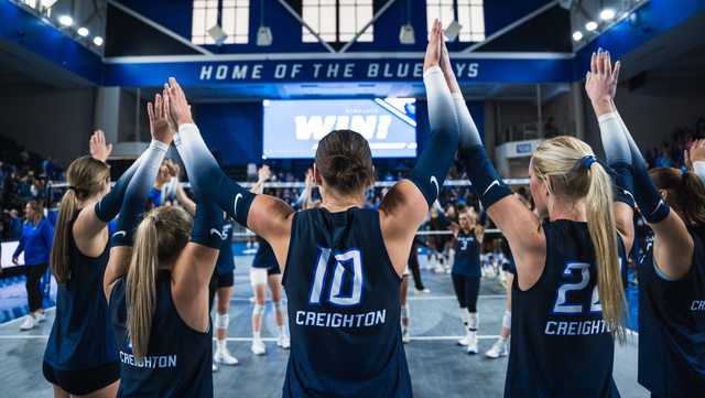 Bluejay volleyball sweeps USF in opening match of Creighton Classic