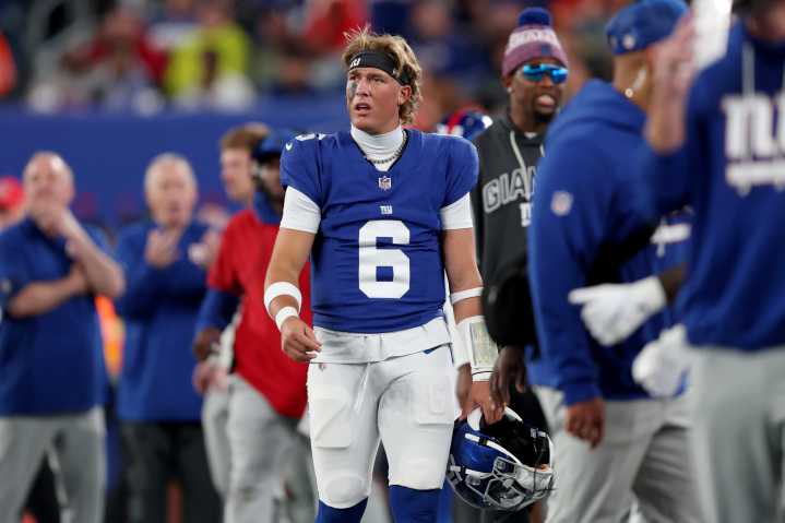 Giants' rookie quarterback is already showing signs of leadership