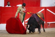 La esperada y frustrante reaparición de Morante y la exaltación de la españolidad en la última frontera de Melilla