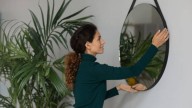 La recomendación de una experta en Feng Shui para ubicar el espejo y aprovechar su energía: "Nunca debes colocarlo en..."